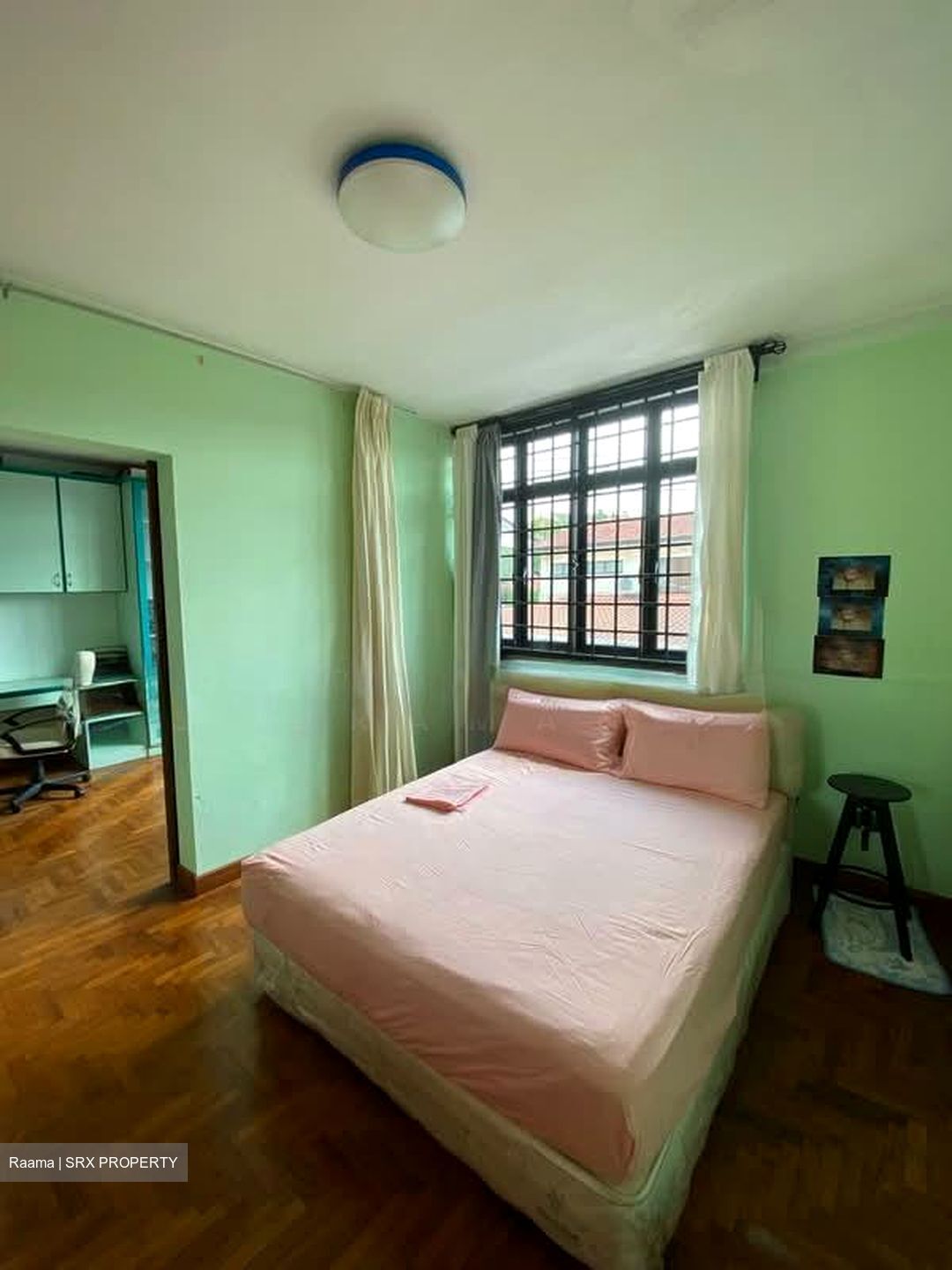 Flora Road (D17), Terrace #560816511